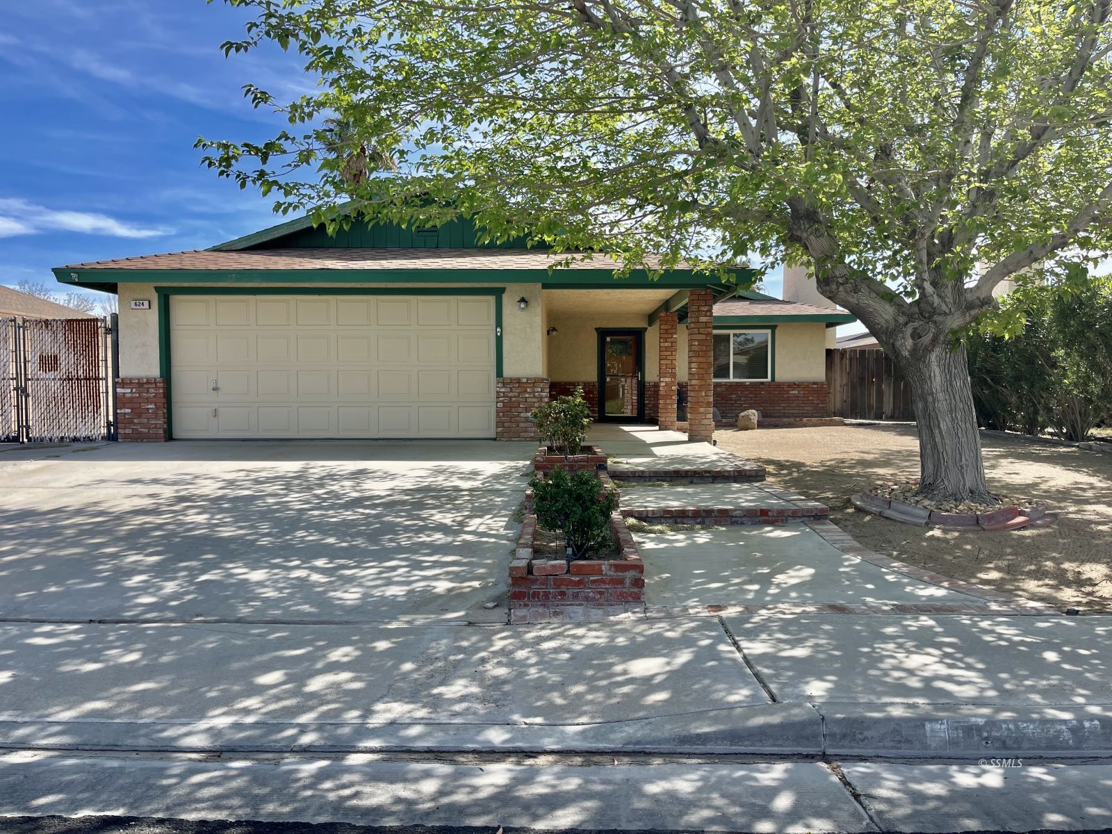 624 Sherwood Court Ridgecrest, CA 93555 - Photo 2 of 30