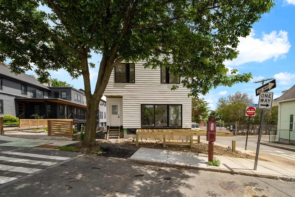 60 Franklin Street, Unit 1 Somerville, MA 02145 - Photo 3 of 11