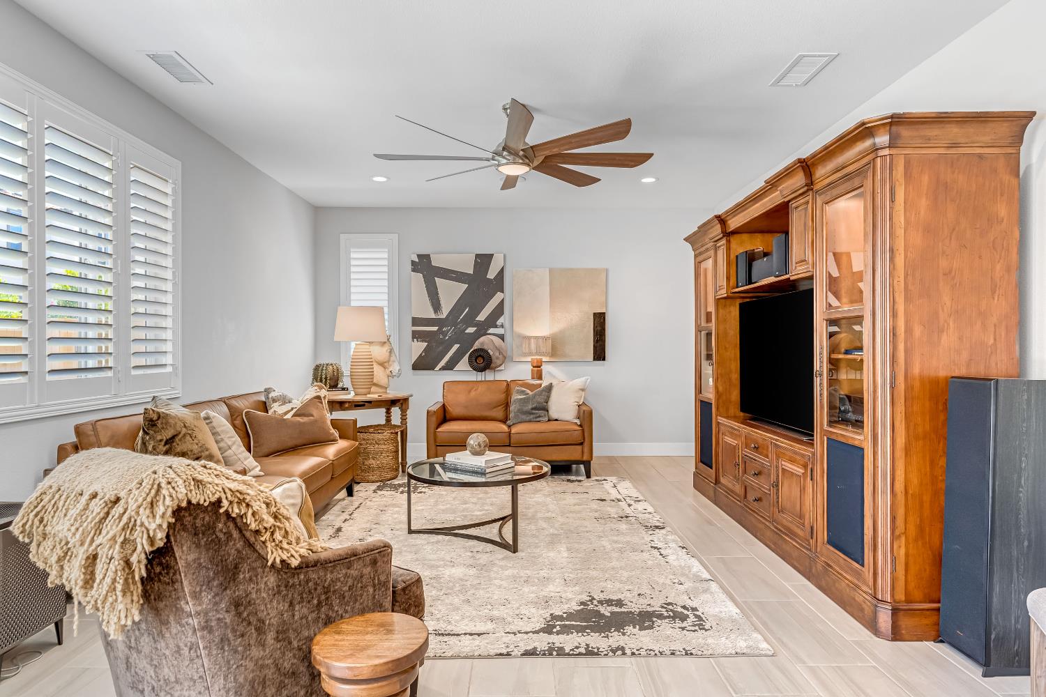 4369 Horizon Drive Madera, CA 93636 - Photo 13 of 39 a living room with furniture and a flat screen tv