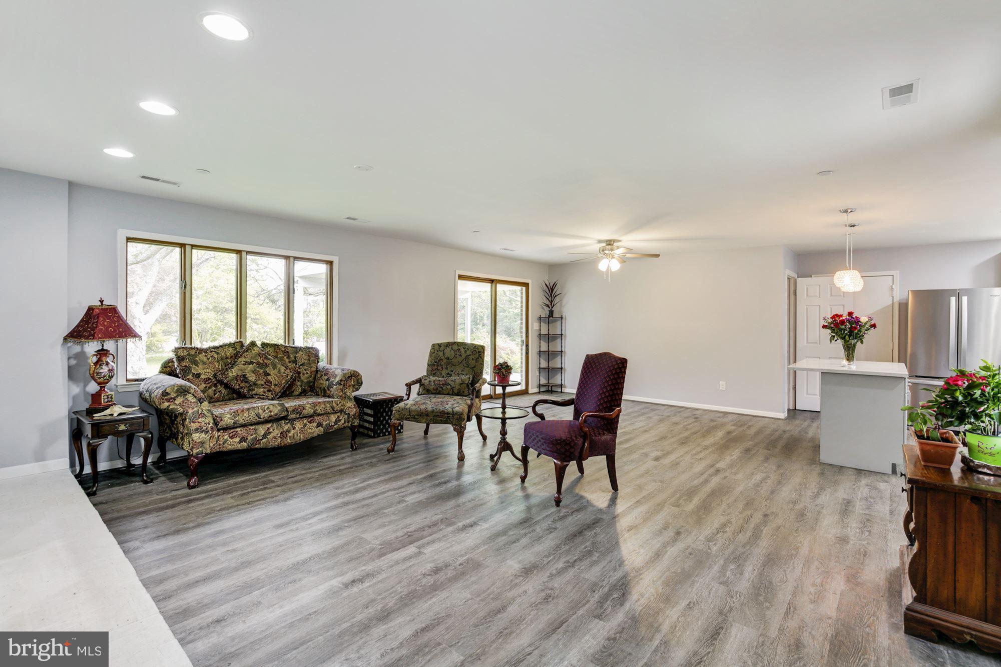 3915 London Bridge Road Finksburg, MD 21048 - Photo 3 of 41 Living Room