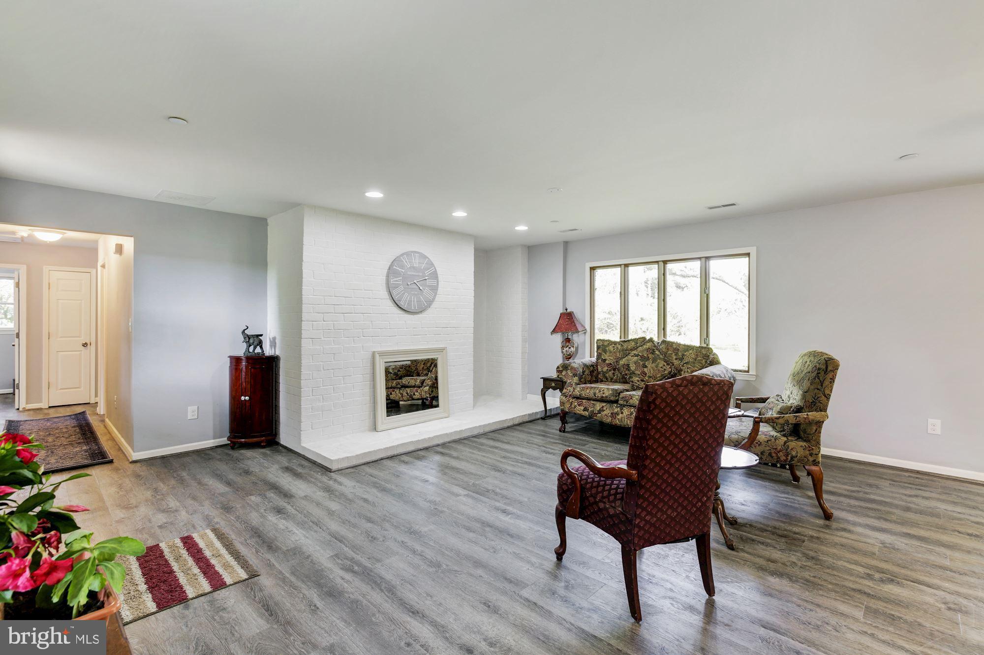 3915 London Bridge Road Finksburg, MD 21048 - Photo 4 of 41 Living Room