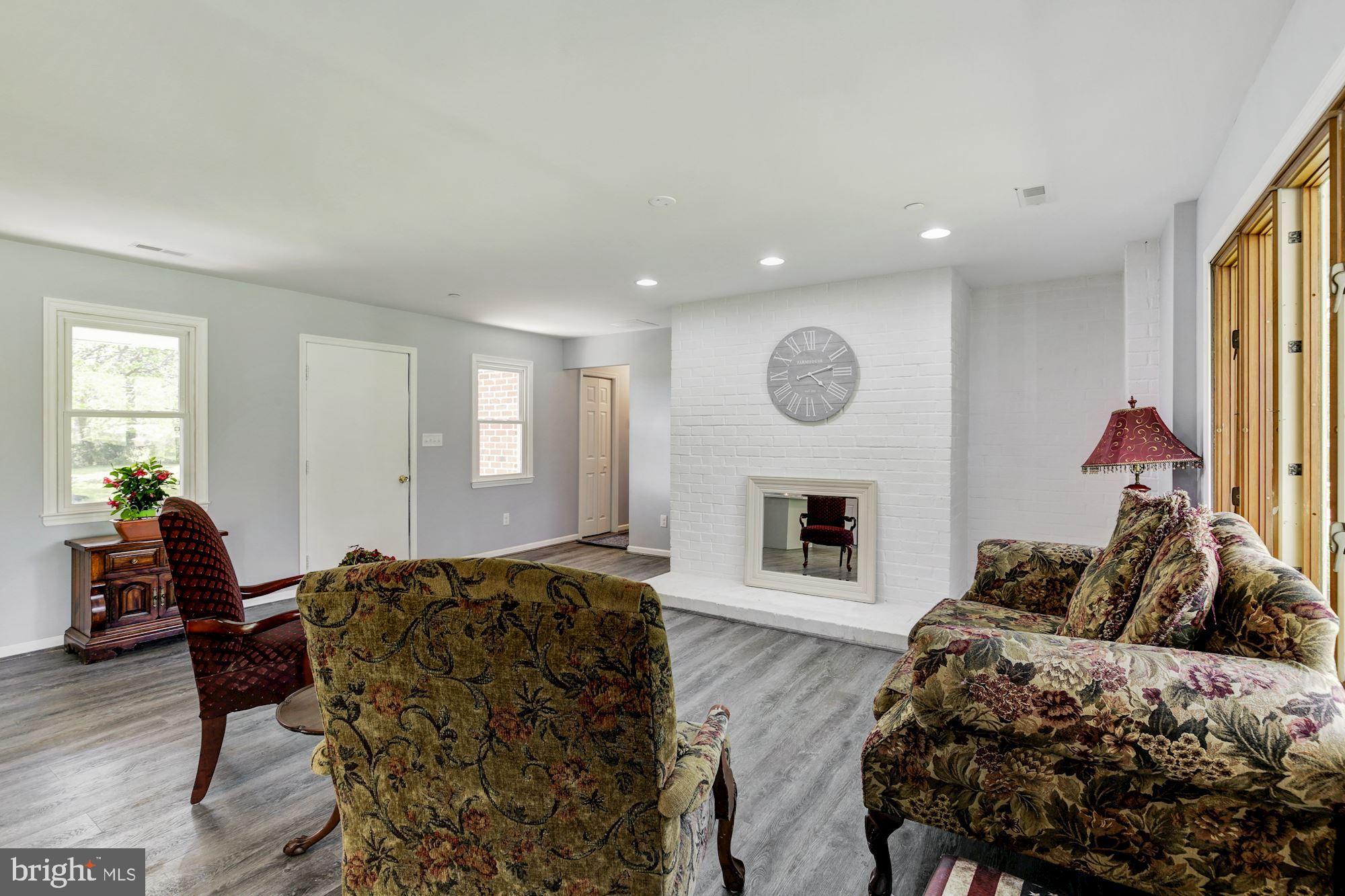 3915 London Bridge Road Finksburg, MD 21048 - Photo 5 of 41 Living Room