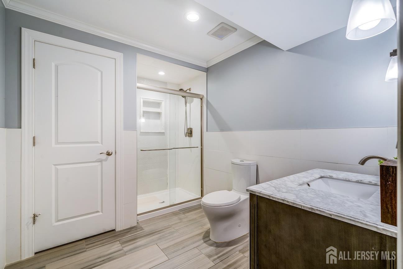 408 Old Georges Road North Brunswick, NJ 08902 - Photo 31 of 37