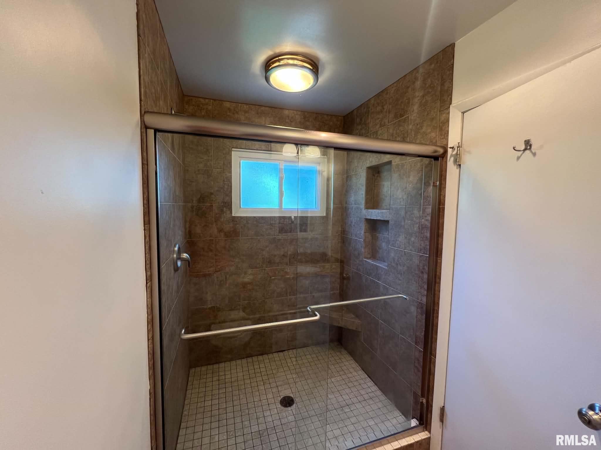 292 Jana Road Macomb, IL 61455 - Photo 13 of 39