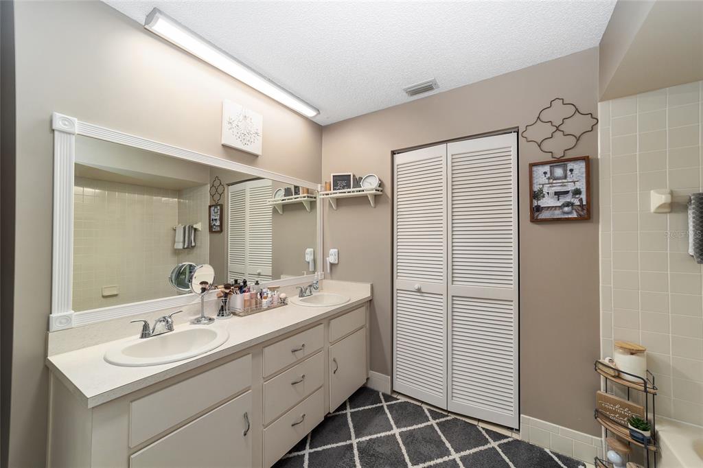 11431 Southwest 84th Court Road Ocala, FL 34481 - Photo 21 of 34 Gallery Image 21