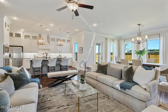 $461,045 | 107 Canehaven Boulevard, Youngsville, LA 70592