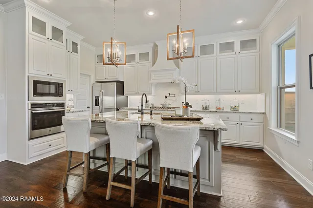 $461,045 | 107 Canehaven Boulevard, Youngsville, LA 70592