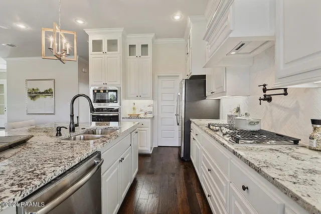 $461,045 | 107 Canehaven Boulevard, Youngsville, LA 70592