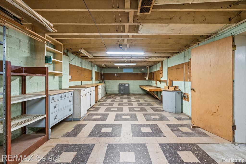 3323 East Carpenter Road Flint, MI 48506 - Photo 28 of 35