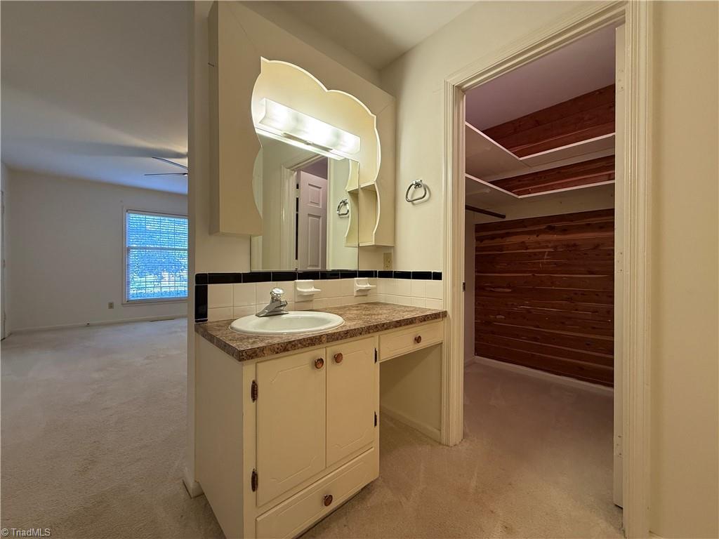 2711 Reynolda Road, Unit 2D Winston-Salem, NC 27106 - Photo 9 of 16 Gallery Image 9