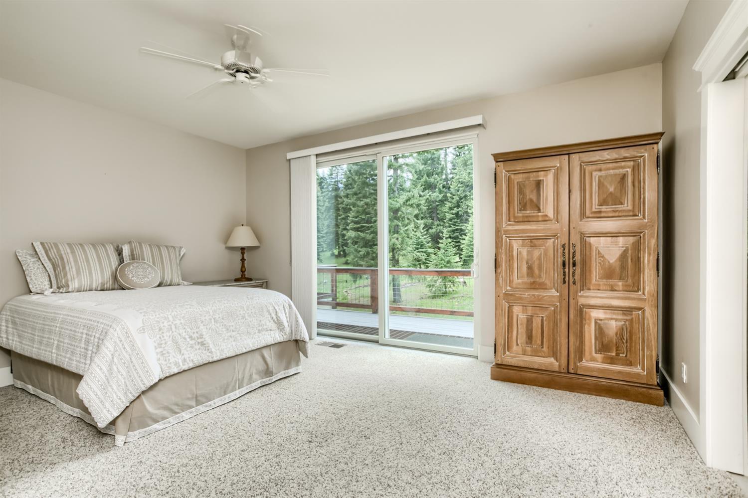 7672 Hyatt Prairie Road Ashland, OR 97520 - Photo 14 of 35 Master bedroom has double closets and a
