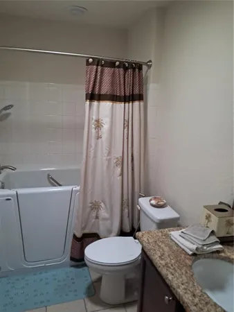 $285,000 | 222 David Walker Drive, Unit C2, Tavares, FL 32778