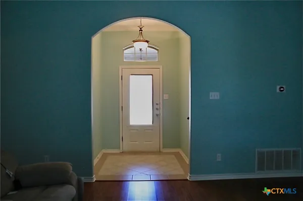 a view of livingroom with furniture