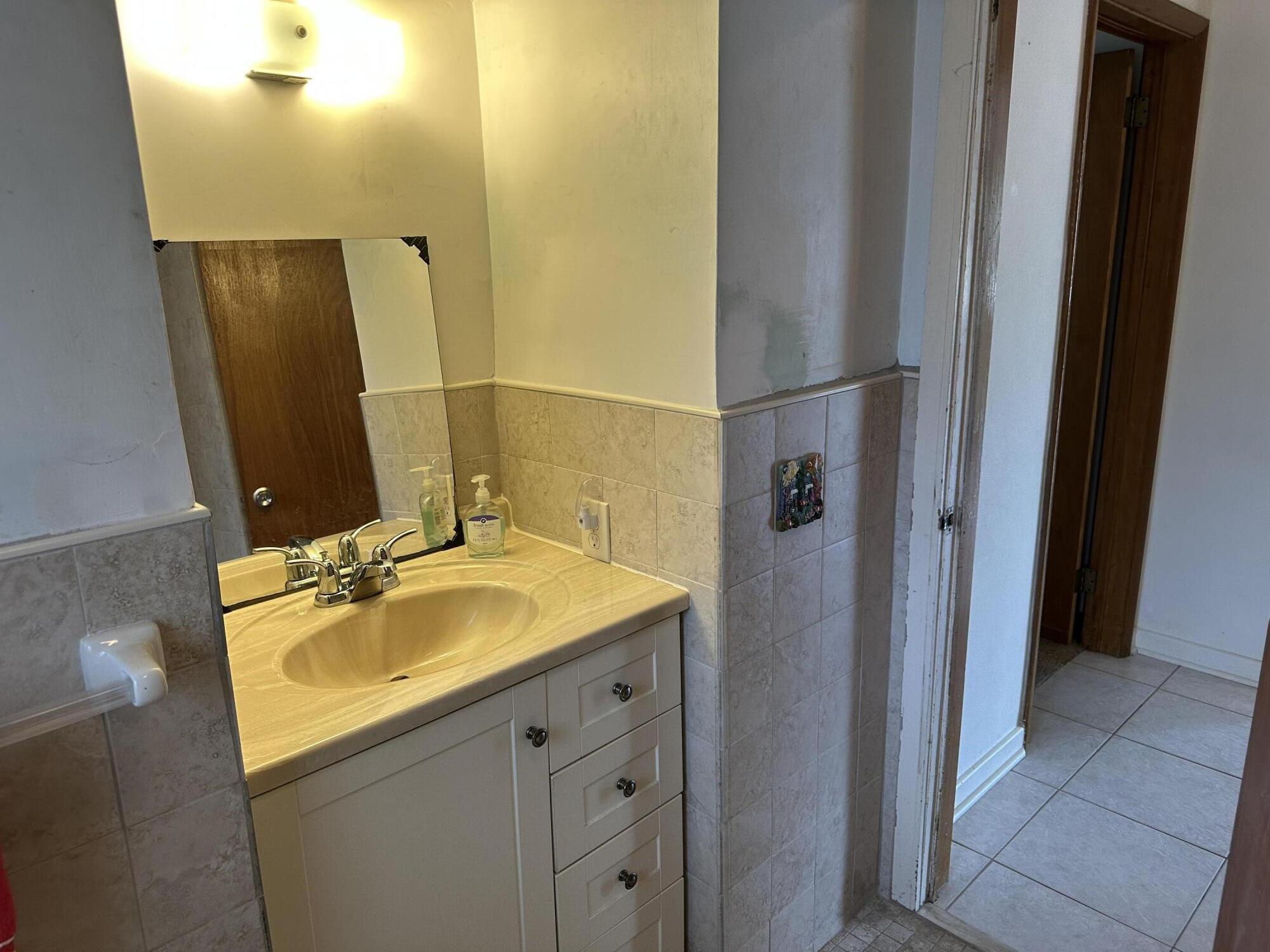 1507 Edgevale Road Fort Pierce, FL 34982 - Photo 20 of 59 1505 Bath