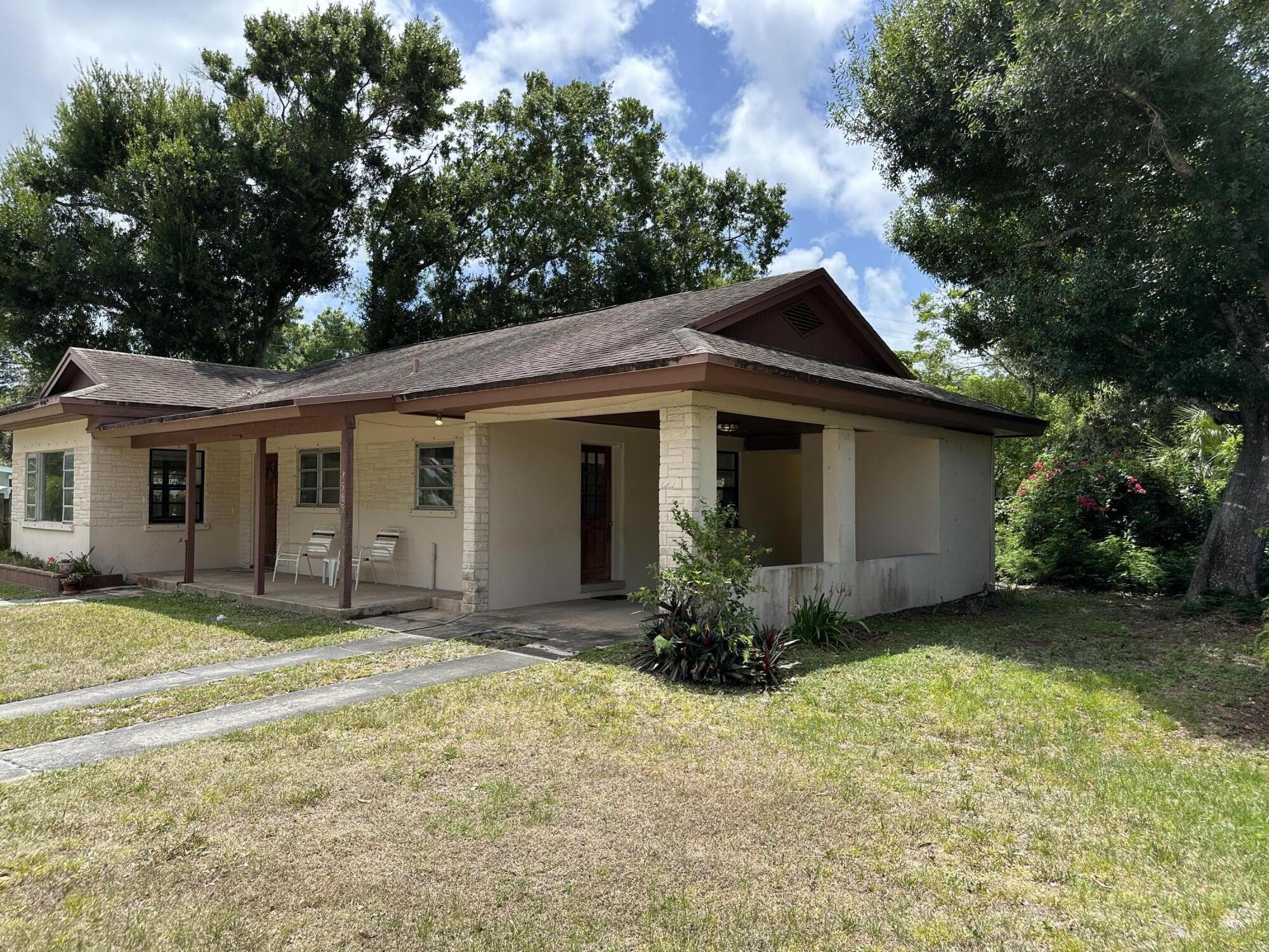 1507 Edgevale Road Fort Pierce, FL 34982 - Photo 3 of 59 1505