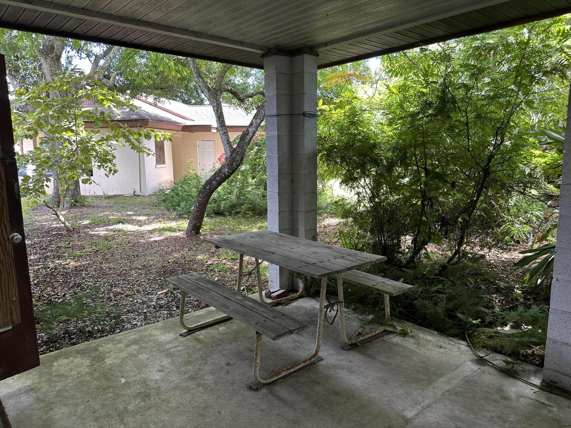 1507 Edgevale Road Fort Pierce, FL 34982 - Photo 49 of 59 1507 Backporch