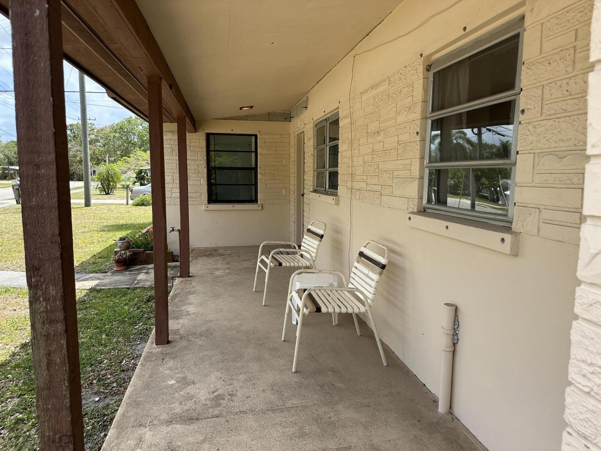 1507 Edgevale Road Fort Pierce, FL 34982 - Photo 5 of 59 1505