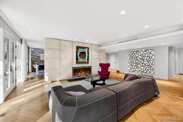 $3,950,000 | 12 East Brentmoor Park, St. Louis, MO 63105