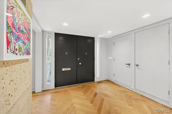 $3,950,000 | 12 East Brentmoor Park, St. Louis, MO 63105