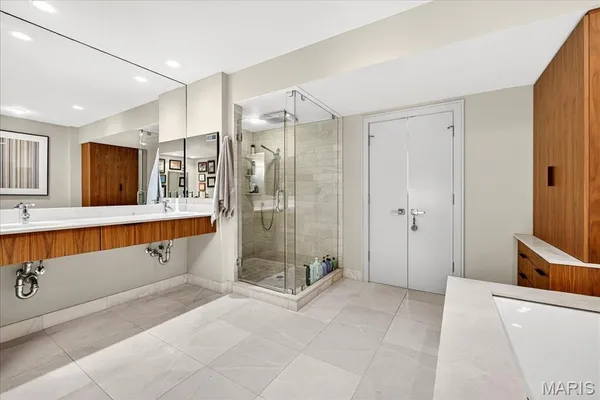 $3,950,000 | 12 East Brentmoor Park, St. Louis, MO 63105