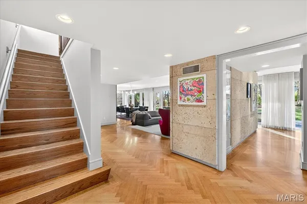 $3,950,000 | 12 East Brentmoor Park, St. Louis, MO 63105