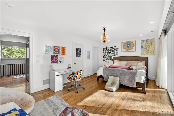 $3,950,000 | 12 East Brentmoor Park, St. Louis, MO 63105