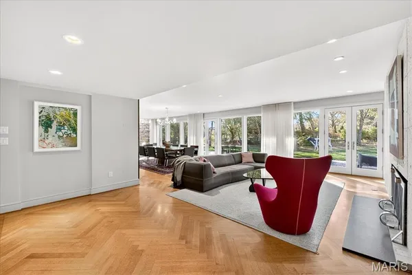 $3,950,000 | 12 East Brentmoor Park, St. Louis, MO 63105