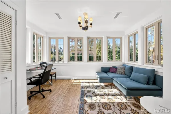 $3,950,000 | 12 East Brentmoor Park, St. Louis, MO 63105