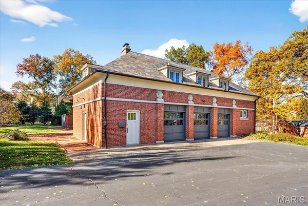 $3,950,000 | 12 East Brentmoor Park, St. Louis, MO 63105