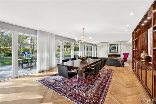$3,950,000 | 12 East Brentmoor Park, St. Louis, MO 63105