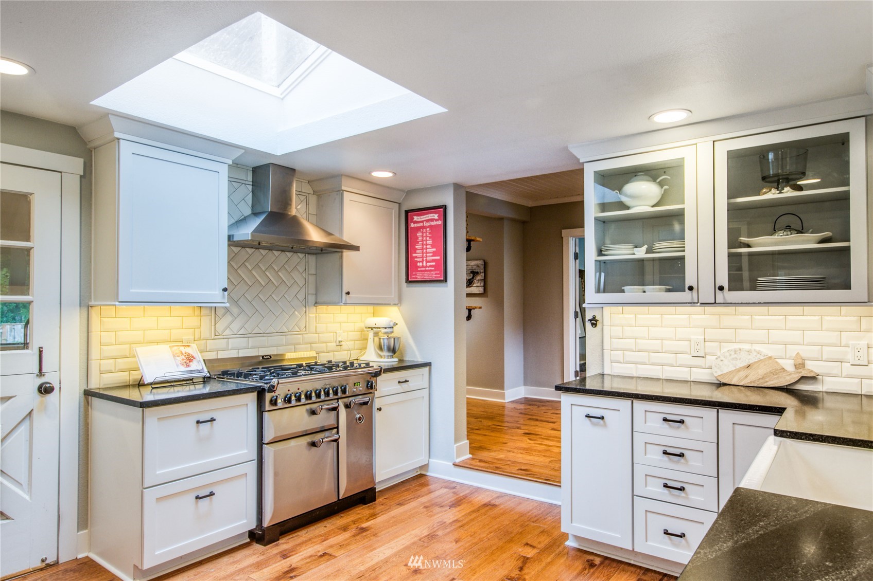 6470 Northeast Marshall Road Bainbridge Island, WA 98110 - Photo 11 of 40 Gallery Image 11