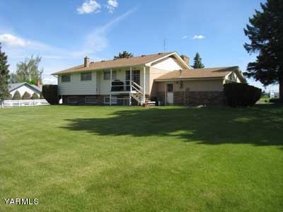 17161 Summitview Road Cowiche, WA 98923 - Photo 18 of 28 a view of a house with a yard