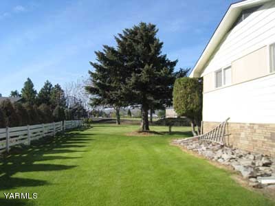 17161 Summitview Road Cowiche, WA 98923 - Photo 25 of 28 a view of a park with large trees