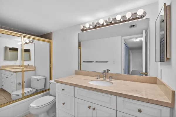 $2,900 | 4200 North Ocean Drive, Unit 21606, Riviera Beach, FL 33404