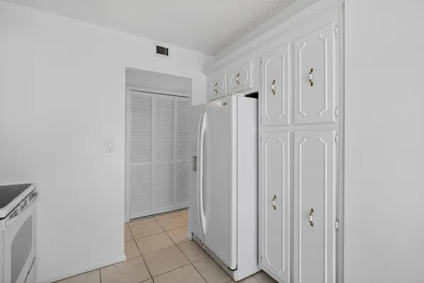 $2,900 | 4200 North Ocean Drive, Unit 21606, Riviera Beach, FL 33404