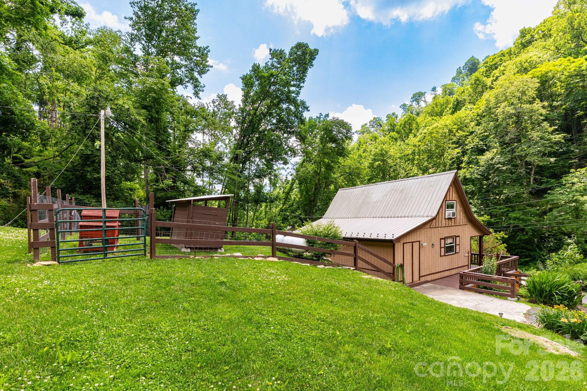 1014 Melton Branch Road Bakersville, NC 28705 - Photo 23 of 45