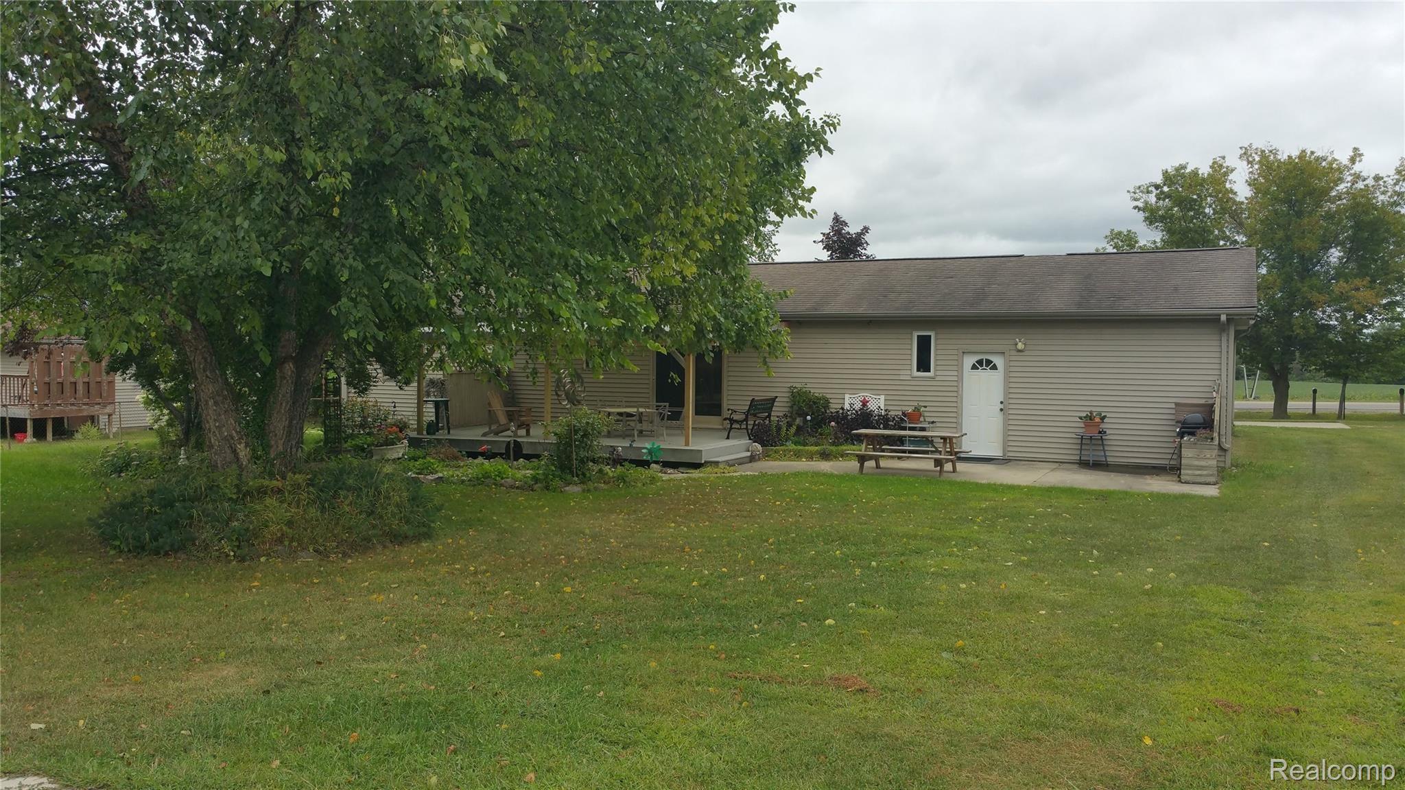 902 South Wilder Road Lapeer, MI 48446 - Photo 7 of 54 20190904_105544.jpg