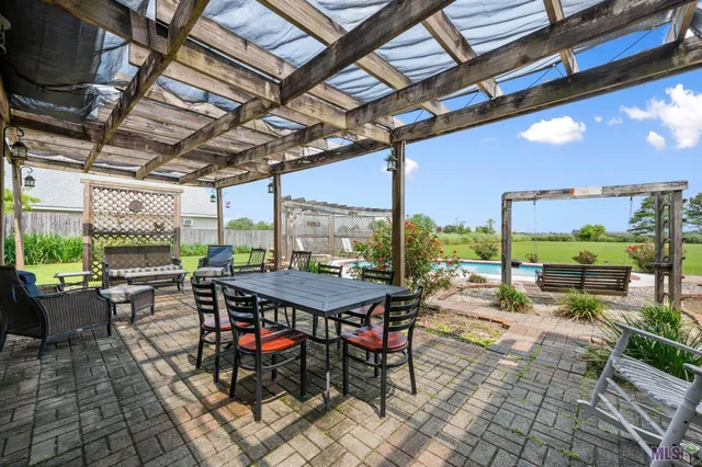 $430,000 | 19706 Highway 643, Vacherie, LA 70090