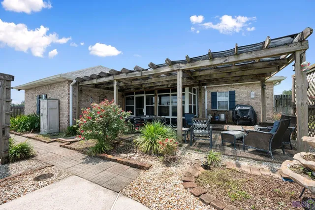 $430,000 | 19706 Highway 643, Vacherie, LA 70090