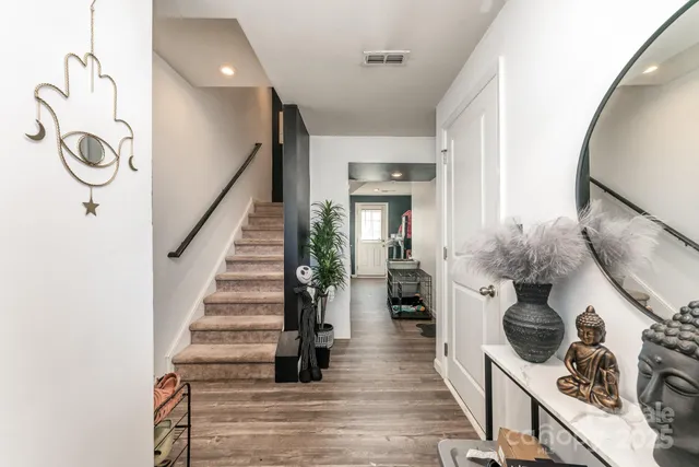 a view of entryway and workspace