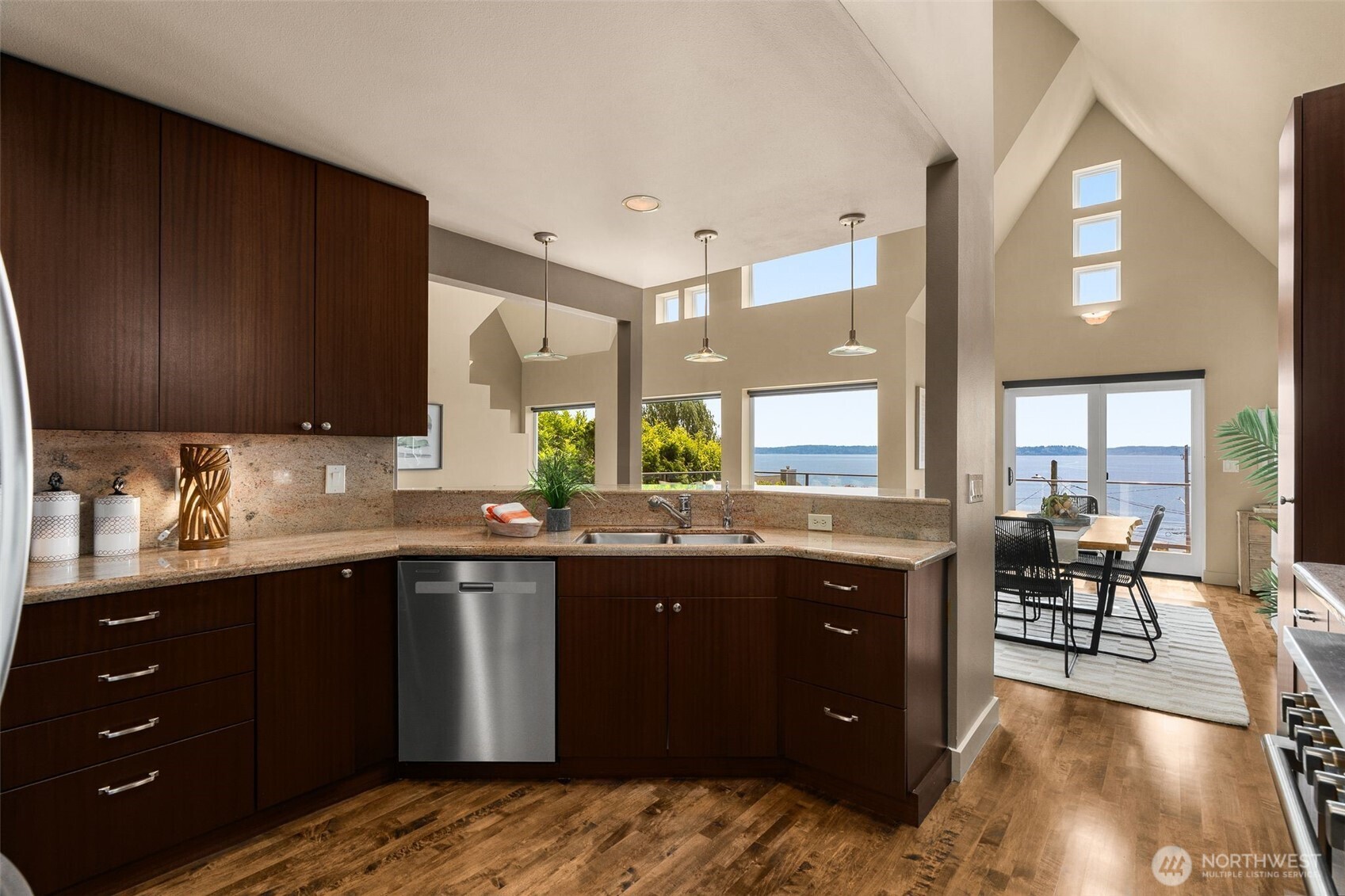 4622 57th Avenue Southwest Seattle, WA 98116 - Photo 14 of 36