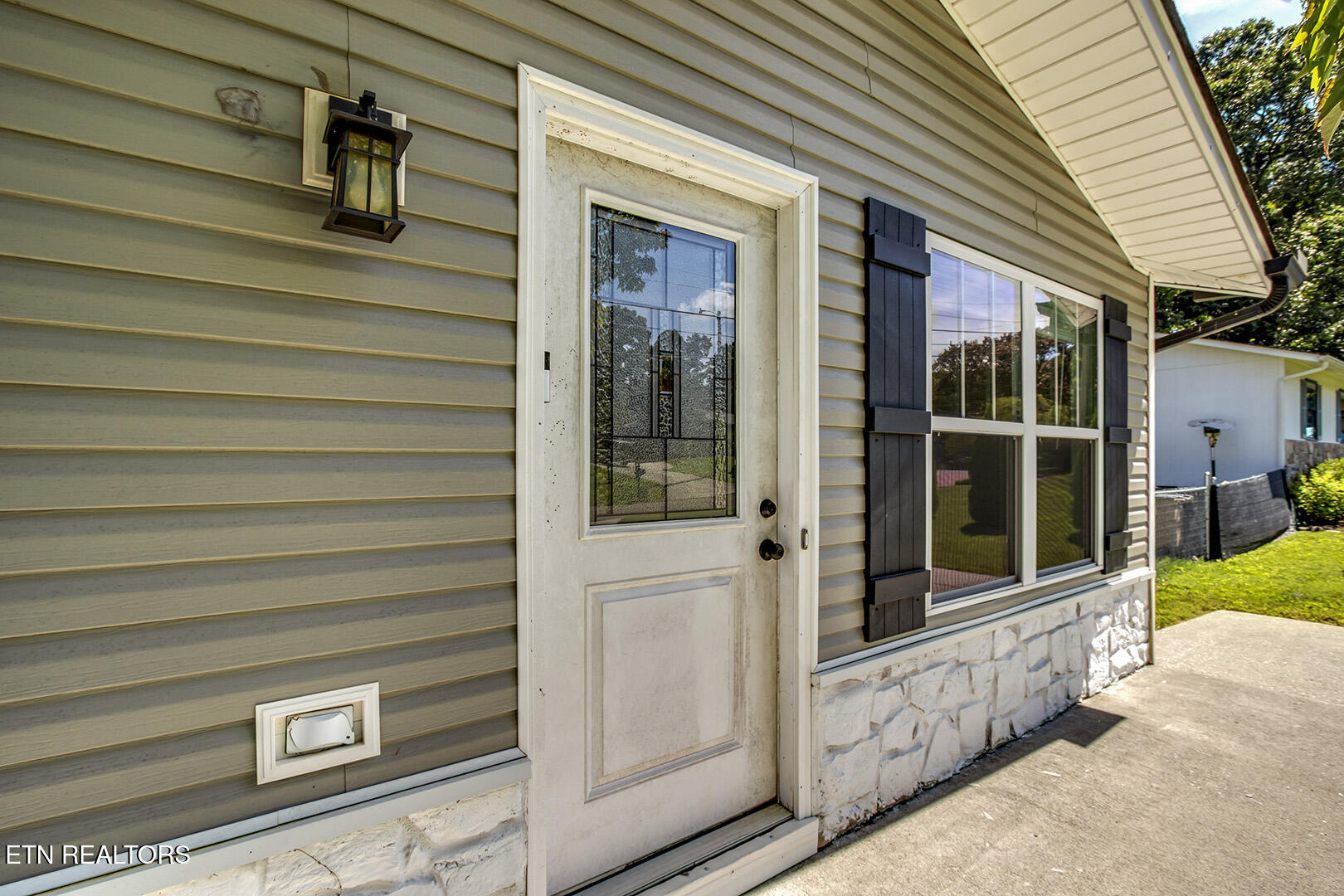 5112 Middle Ridge Lane Knoxville, TN 37921 - Photo 5 of 38 05_MiddleRidgeLane_5112_FrontPorch02
