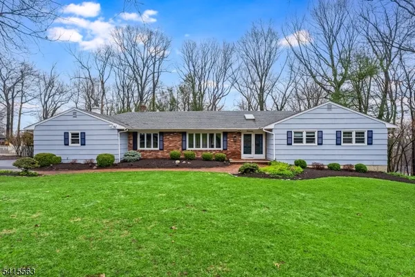 $900,000 | 11 Wood Drive, Morris Plains, NJ 07950