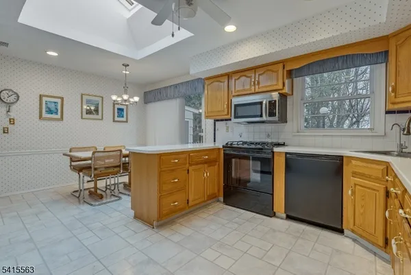 $900,000 | 11 Wood Drive, Morris Plains, NJ 07950