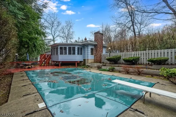 $900,000 | 11 Wood Drive, Morris Plains, NJ 07950