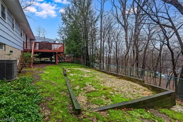 $900,000 | 11 Wood Drive, Morris Plains, NJ 07950