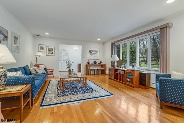 $900,000 | 11 Wood Drive, Morris Plains, NJ 07950