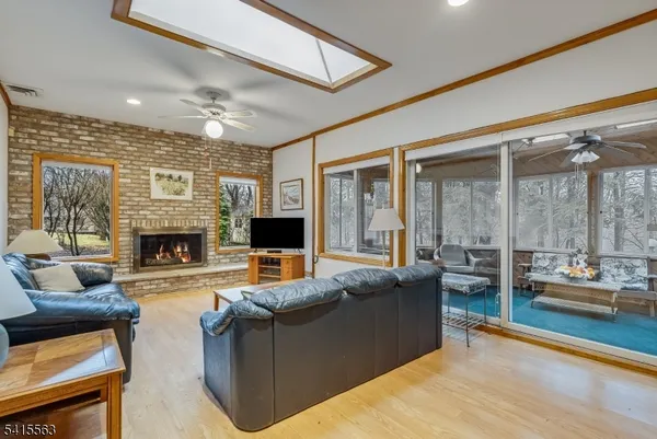 $900,000 | 11 Wood Drive, Morris Plains, NJ 07950