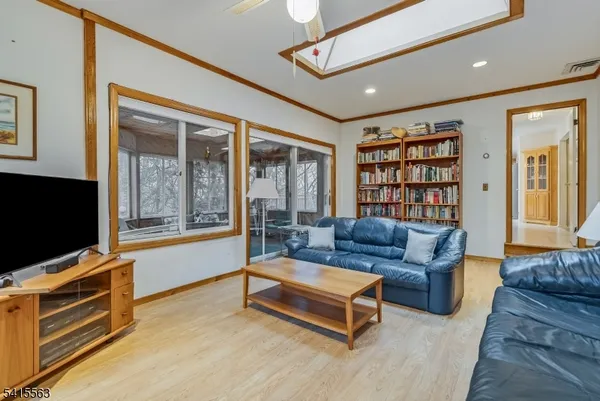 $900,000 | 11 Wood Drive, Morris Plains, NJ 07950