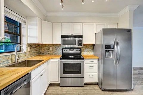 $599,000 | 4221 Northeast 13th Avenue, Oakland Park, FL 33334